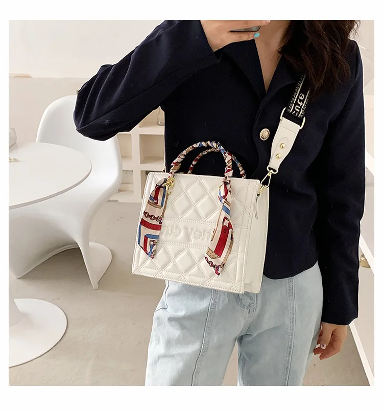

2021 Sewing Thread Scarves Diamond Women's Bag Casual Solid Color Purses and Handbags Luxury Designer Shoulder Bags for Women 65