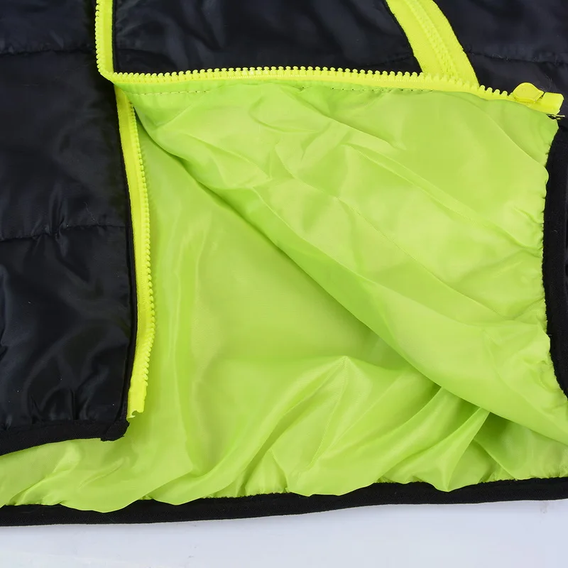 Мужская зимняя куртка на молнии с капюшоном приталенная хлопковой подкладкой