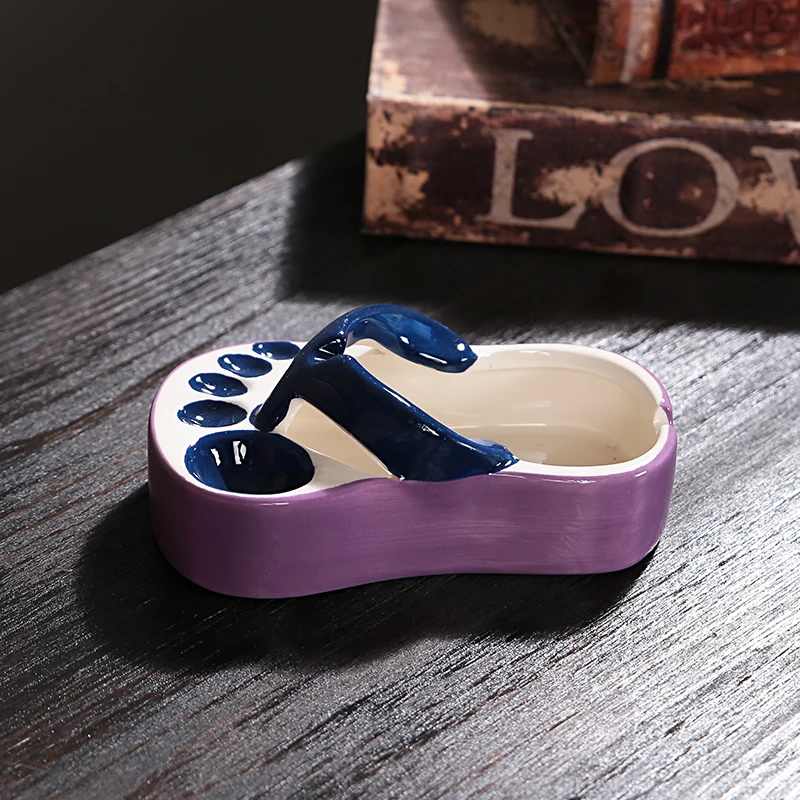 

Ashtray creative personality trend multi-functional European ceramics retro fashion shoes ashtray creative personality lovely