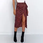 Женская атласная юбка средней длины, с разрезом сбоку, с завышенной талией и леопардовым принтом