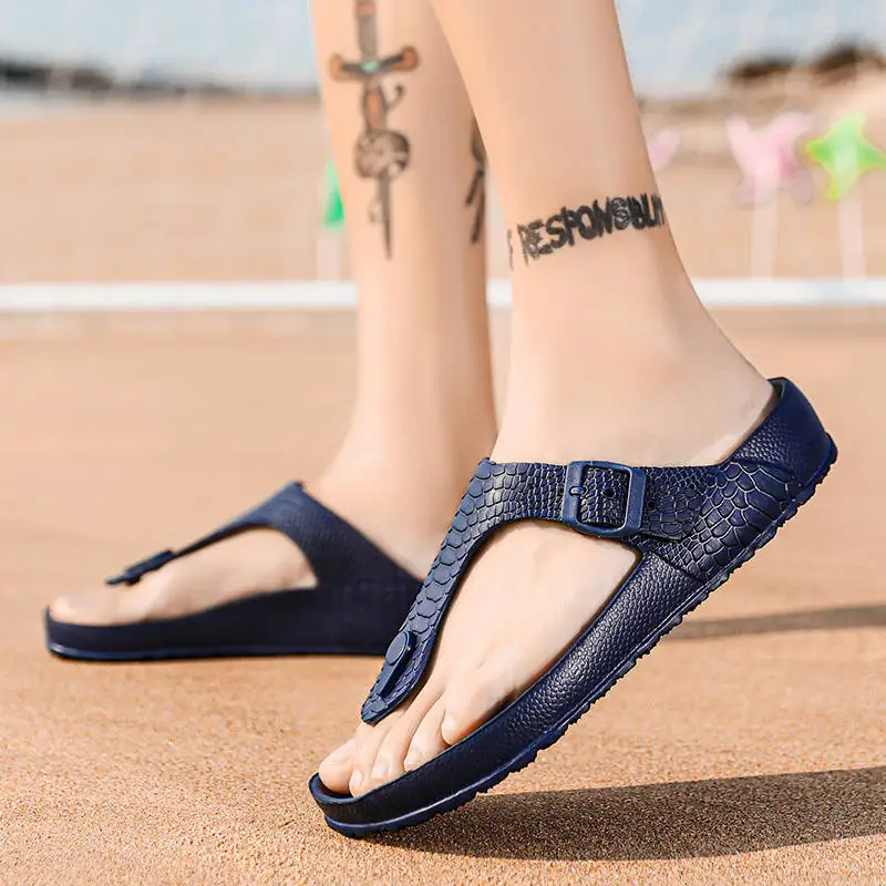 Light Flat Men's Flip Flops Large Size Leisure Men Slippers Crocsoes Outdoor Sandals Man Summer High Quality Mens Shoes 2021 BE