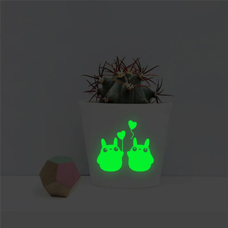 

Cartoon Totoro balloon Luminous Switch Decals Kids Rooms Glow In The Dark Home Decor Fluorescent Wall stickers Vinyl Wallpaper