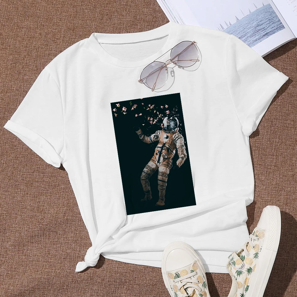 

2021 Spring New Women Y2k T-shirts Aesthetic Astronaut and Flowers Printed Short Sleeve Tee shirt Fashion Punk Plus Size