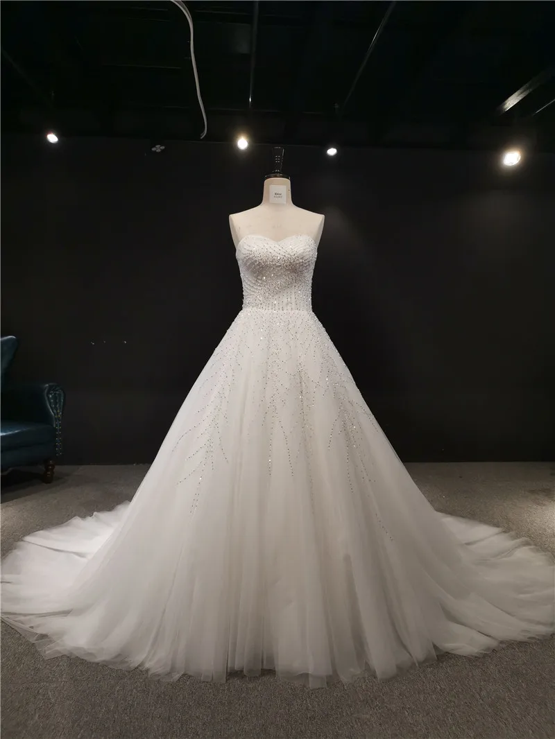 

Newest High Quality 100%Real Sample Ivory Sweat Heart Sleeveless Ball Gown Heavy Beadings Floor Length Wedding Dress