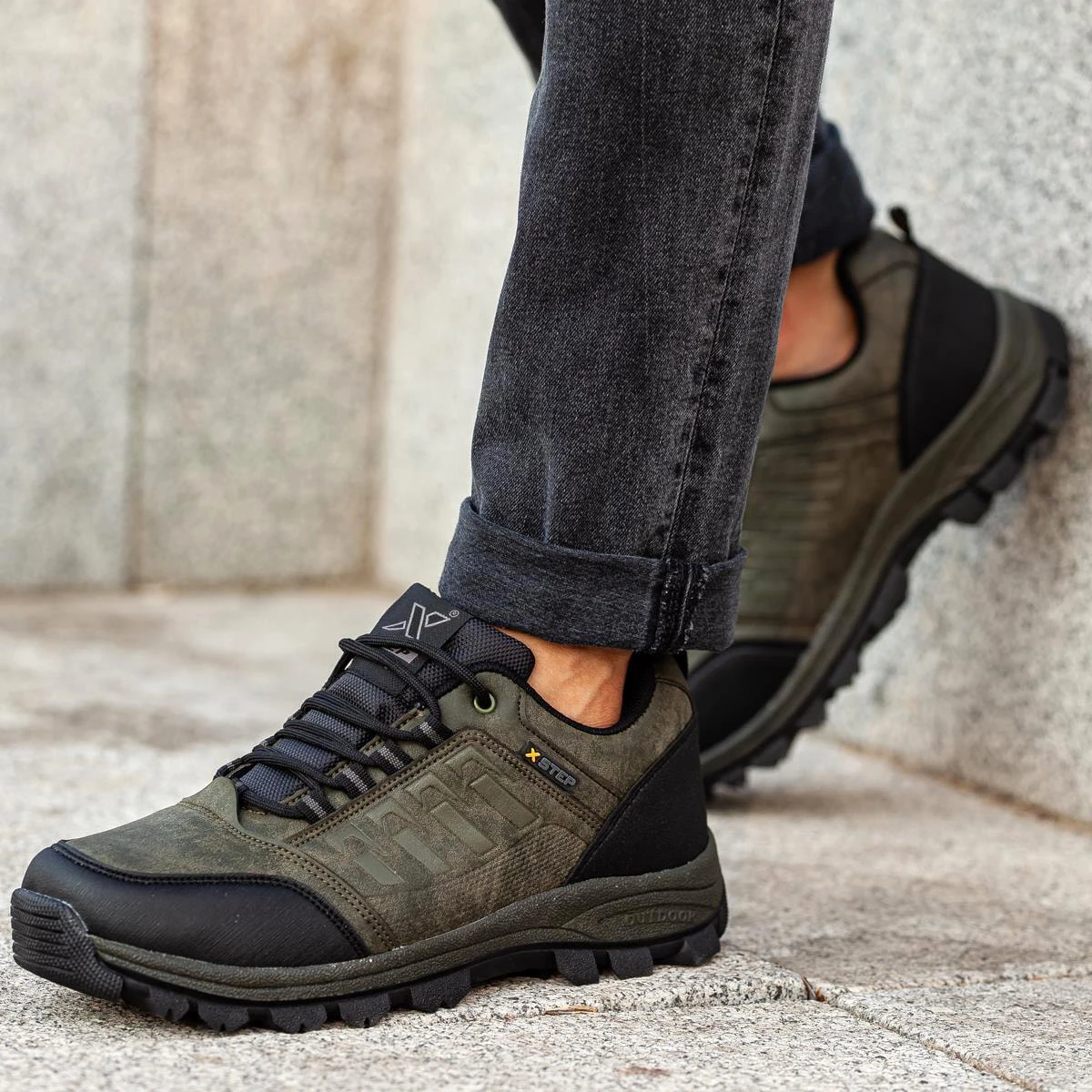 

New Arrival Plush Shoes Men Outdoor Hiking Shoes Lace Up Men Sport Shoes Jogging Trekking Comfy Sneakers Autumn Winter Shoes