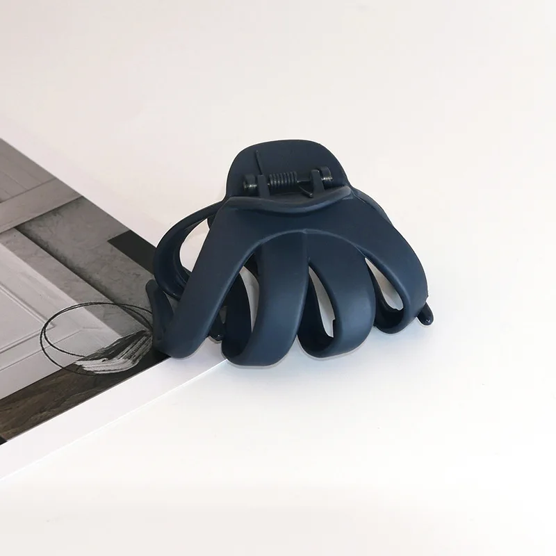 

2021 New Women Girls Geometric Hair Claw Clamps Moon Shape Hair Claw Clip Solid Color Hairpin Large Size Hair Accessories