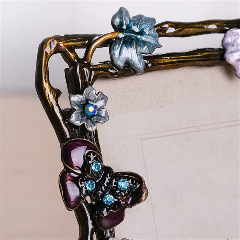 Фоторамка в стиле ретро с искусственными бриллиантами рельефная эмалированная