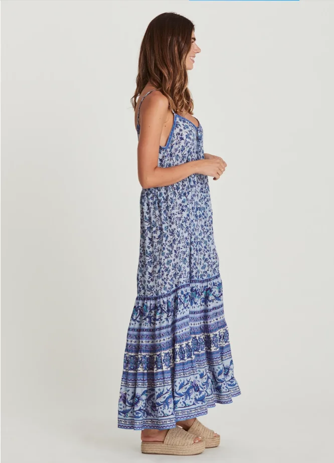 Женское винтажное платье макси на бретельках голубое с цветочным принтом