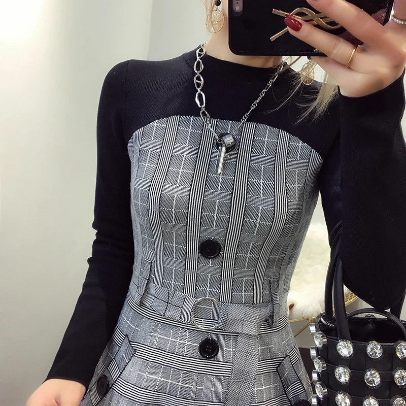 Женское винтажное платье свитер черно белое клетчатое трапеция до середины икры