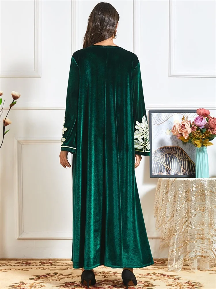 Бархатное платье-макси с длинным рукавом круглым вырезом и вышивкой | Женская