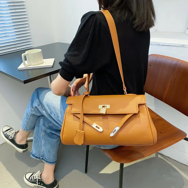 

Ladies Classic Lock Design Shoulder Bag Women Large Capacity Handbag Simple Tote Bag Purses and Handbags Luxury Designer