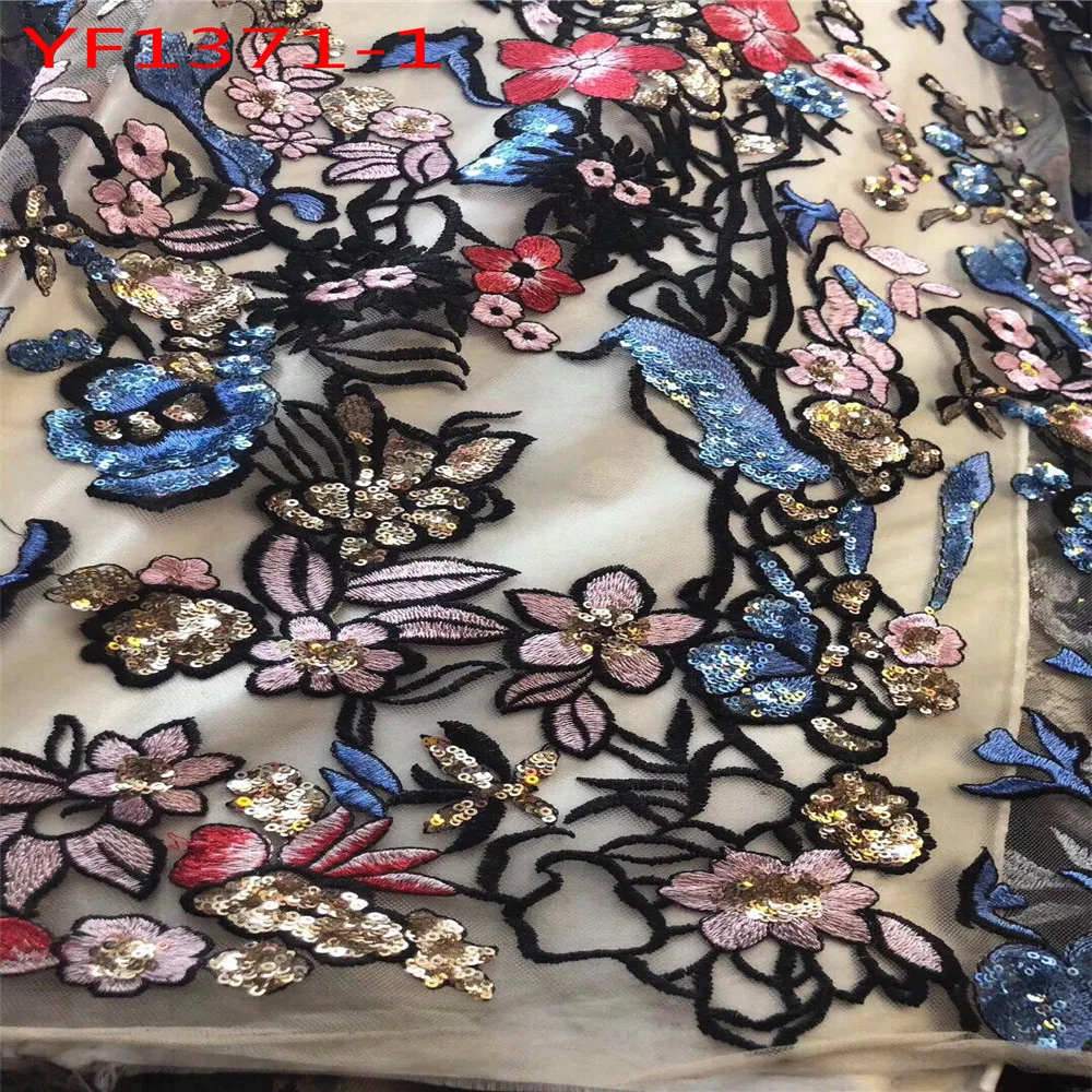 Женское многоцветное платье с цветочной вышивкой расшитое бисером в африканском