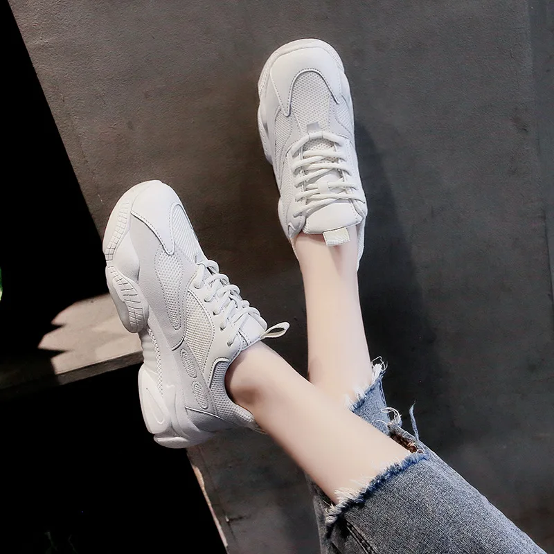 Женские кроссовки на толстой подошве платформе со шнуровкой и вулканизированной