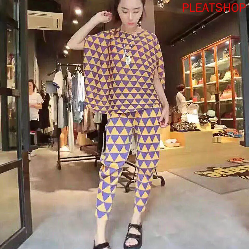 

Miyake Pleated New Triangle Digital Printing Bat Sleeve Loose Set Female Two Piece Set Top and Pants Women Set