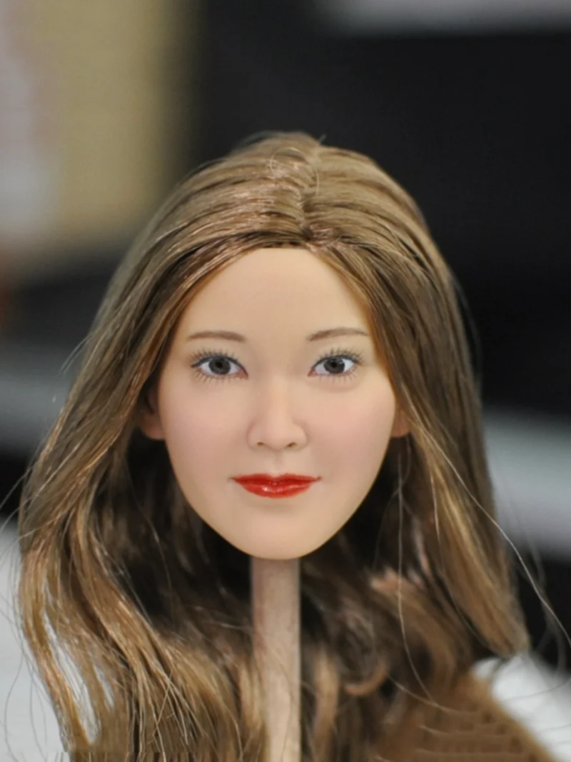 

KUMIK18-12 1/6 Female Head Sculpt With Blond Long Hair For 12'' Bodies Woman Action Figures
