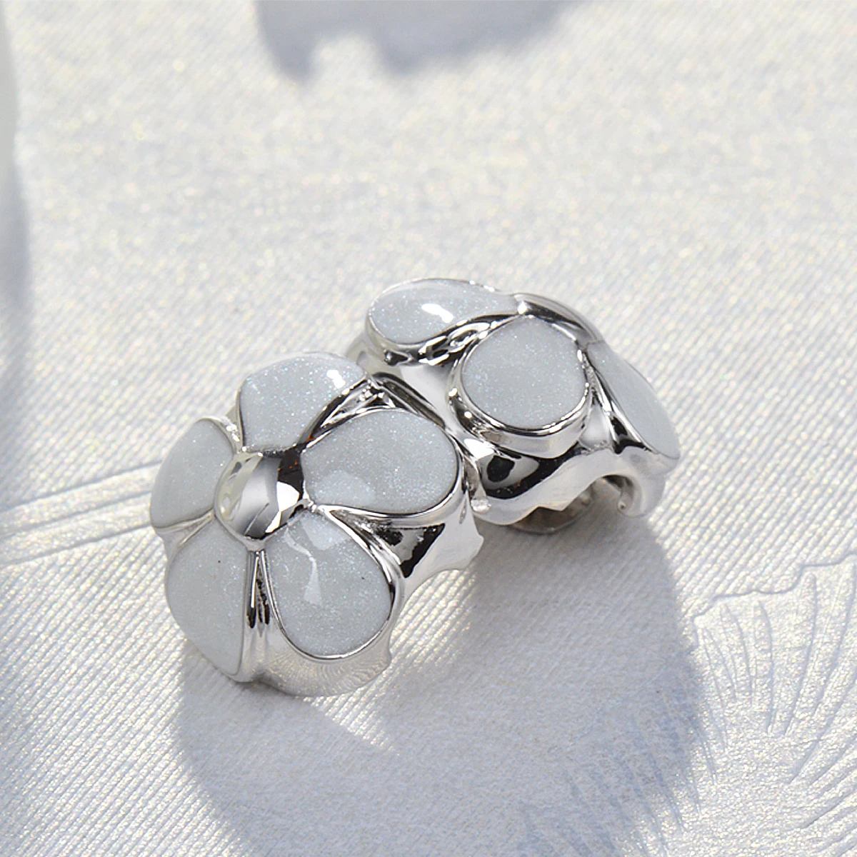 Видео! Белая хризантема могут быть открыты 925 стерлинговые Серебряные бусы