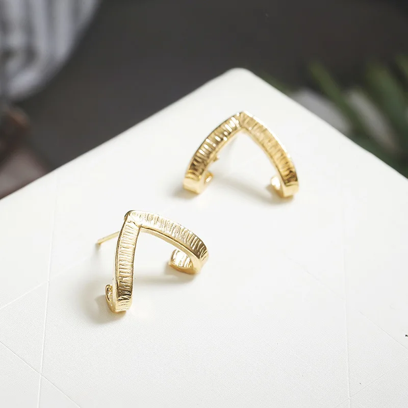 

Fashion simple multifunctional Earrings geometric V-shaped pocket Earrings feminine ear hook manufacturers wholesale
