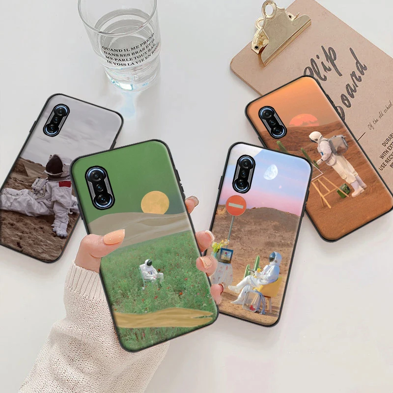 

Cute Criativa Astronauta Phone Case For Xiaomi POCO X3 Pro F3 GT M3 X3 Pro X3 NFC Funda Carcasa Cases Soft TPU Back Cover