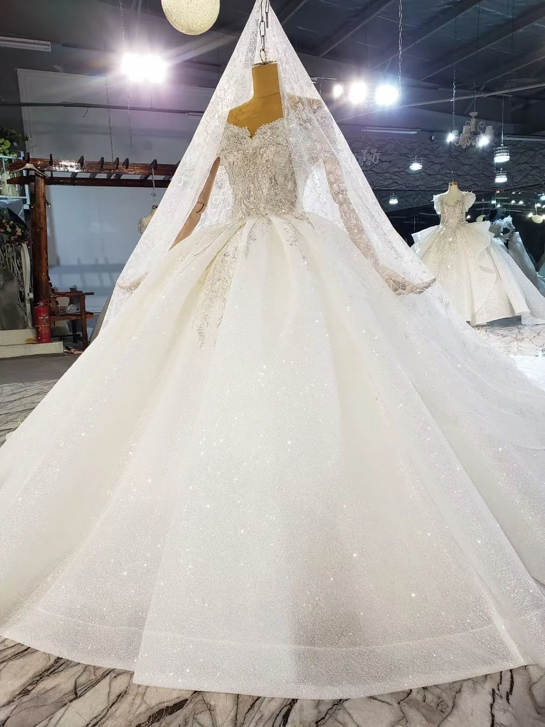 2021 Latest Style Gorgeous Beaded Luxury Ball Gown With Long Train Wedding Dresses Bridal Gown Crystal Wedding Dress