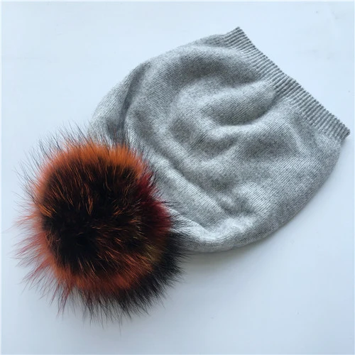 Light grey colorful Вязаная шапка из натурального меха енота с помпонами, женские шапки бини, кашемировая зимняя шапка, Женская хлопковая шапка Skullies, шерстяная шапка - Цвет: Light grey colorful