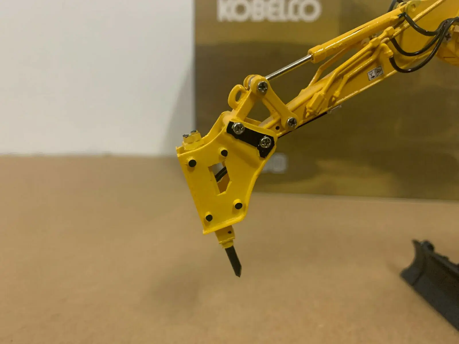 Ros Kobelco ED160BR-5 Ультра маленький круглый экскаватор/молоток желтого цвета масштаб