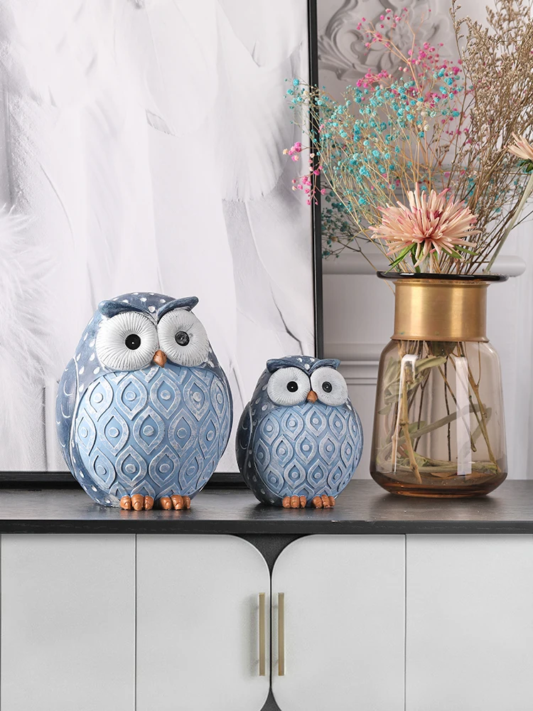 

Yi Qingjie three-family living room decorations smooth glazed modern light luxury porch TV cabinet creative owl ornaments