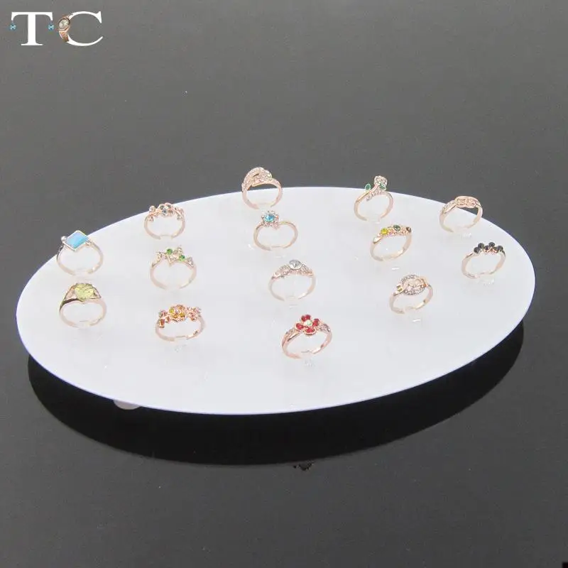 Элегантная подставка для ювелирных изделий витрина