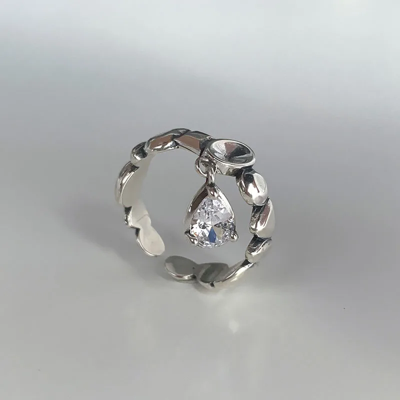 Женское кольцо с подвеской в виде капли воды из серебра 925 пробы | Украшения и