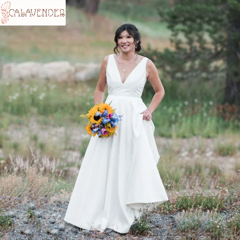 

Elegant V-Neck White Satin Wedding Dresses 2020 Pleated Sleeveless Wedding Gowns Backless Vestido De Novia