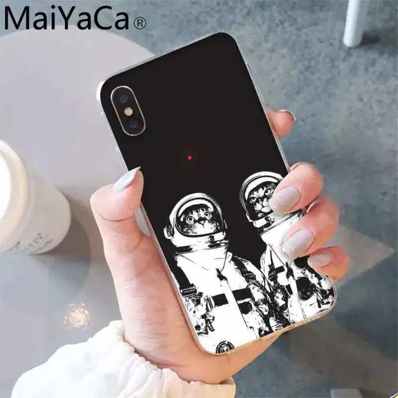 

MaiYaCa Space Love Moon Astronaut Phone Case shell for iPhone 5S 8 7 6 6S Plus X XS MAX 5 SE XR 12 11 pro promax fundas