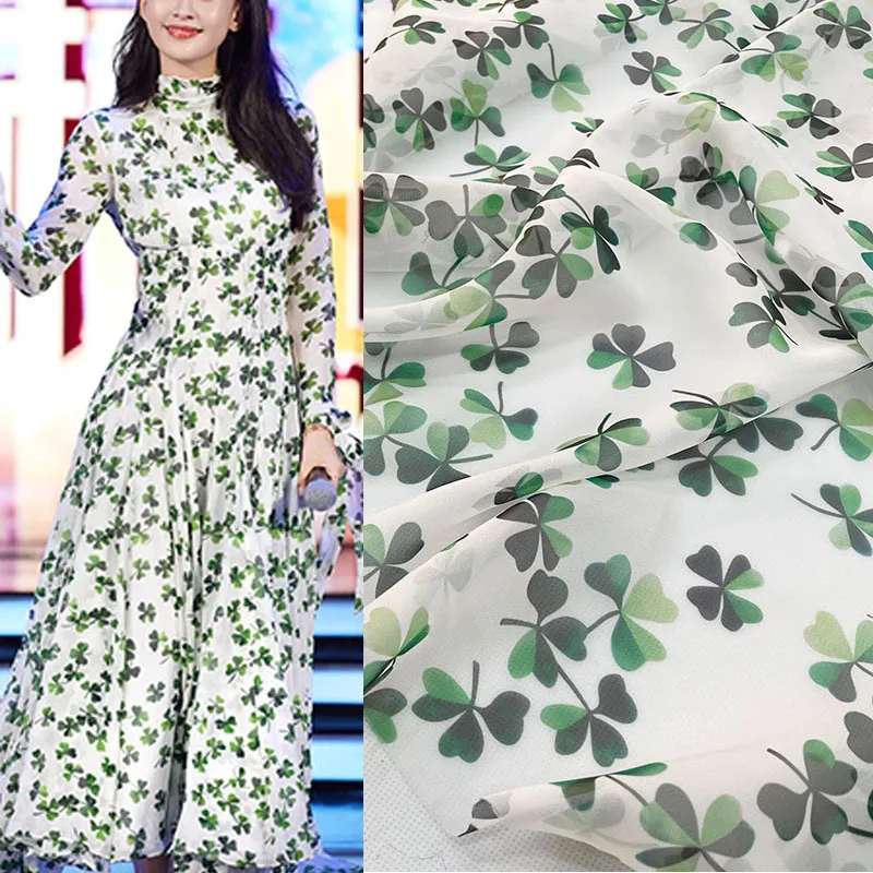 Тонкая шифоновая ткань с принтом четырехлистного клевера шириной 145 см для