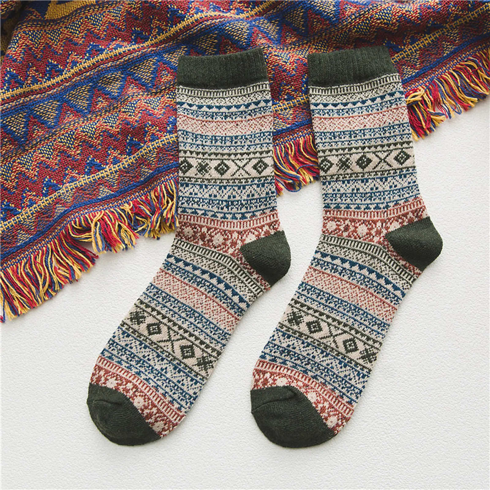 

5 Pairs Vintage Style Mens Socks Thick Winter Warm Wool Comfy One Size for Men Camping