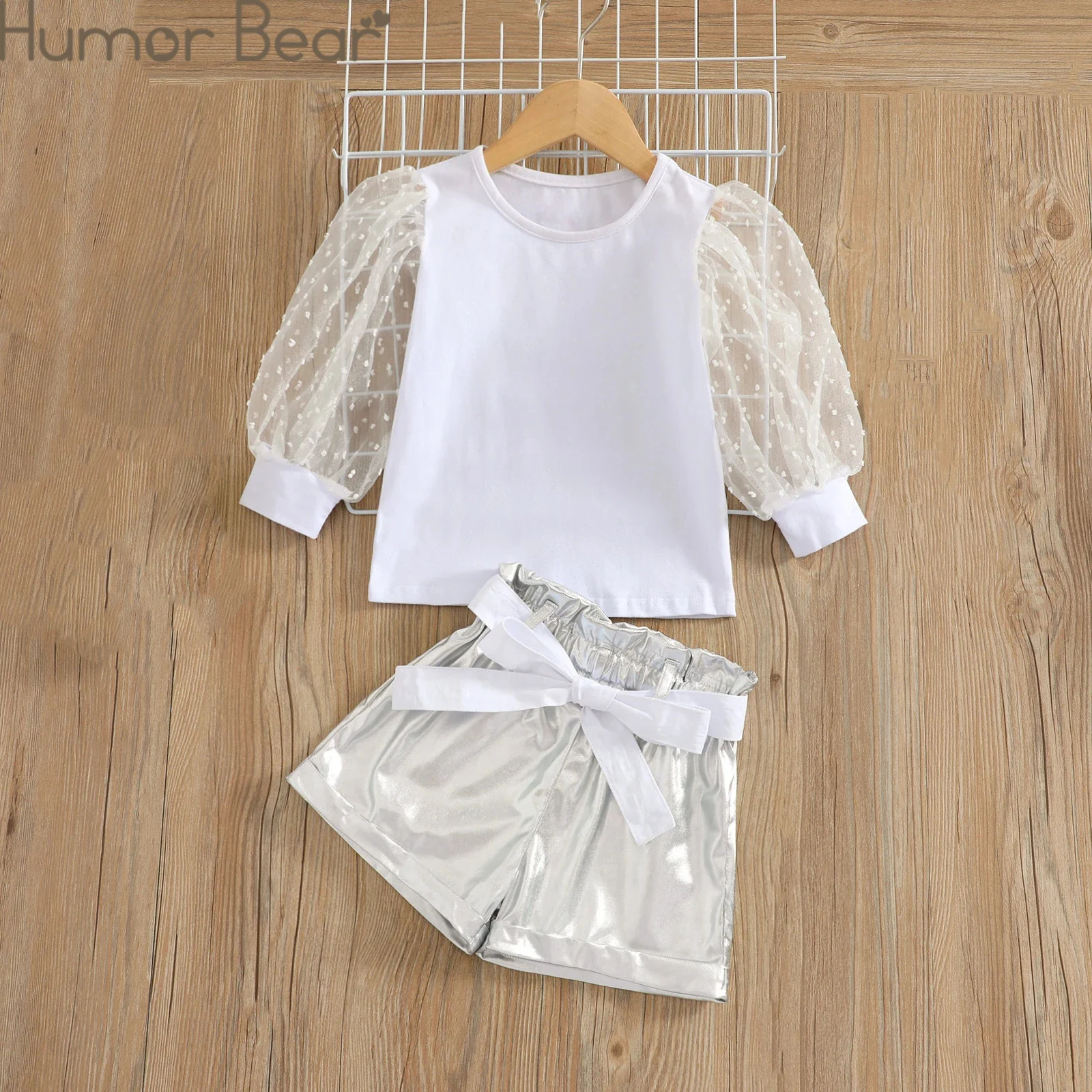 

Комплект одежды Humor Bear для девочек, новинка сезона весна-лето 2022, сетчатый топ в стиле пэчворк + серебряные светоотражающие шорты, модная дет...