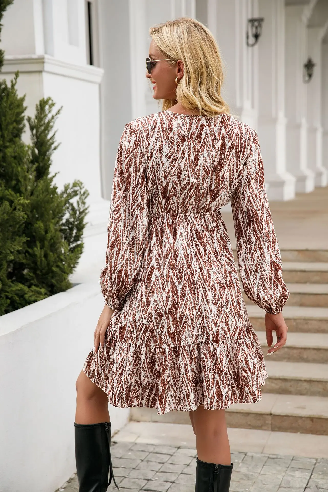 

Women's 2021 European and American women summer sexy V-neck waist tie bow holiday dress women