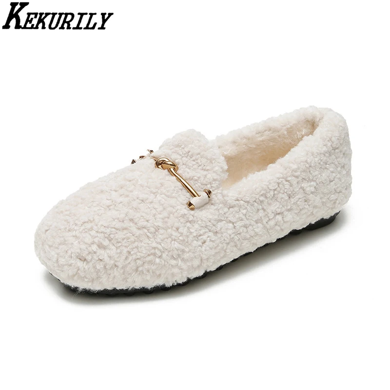 

Лоферы женские зимние, на плоской подошве, с металлической отделкой