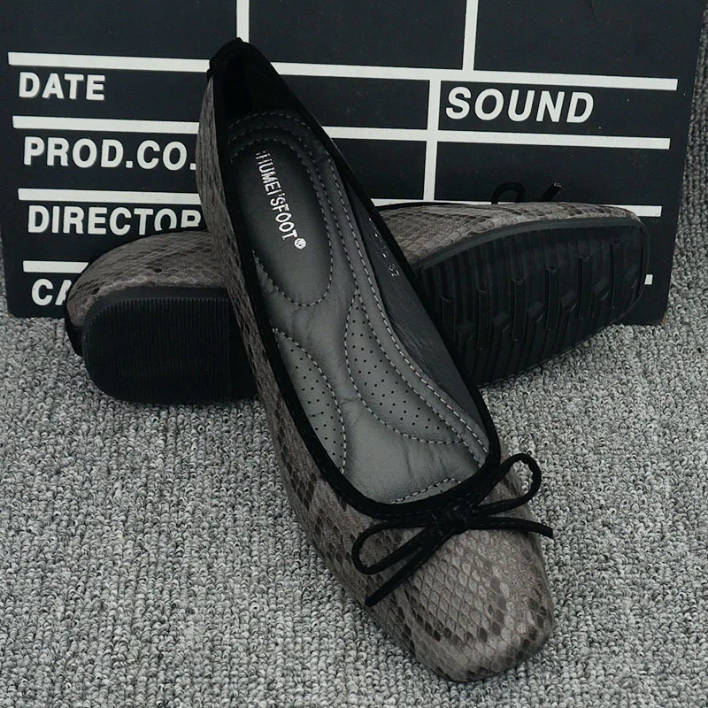 New Women's Snake Print Flat Square Toe Flats Large Size Comfortable Soft-Soled Ballet Shoes Fashion Bow Casual Shoes