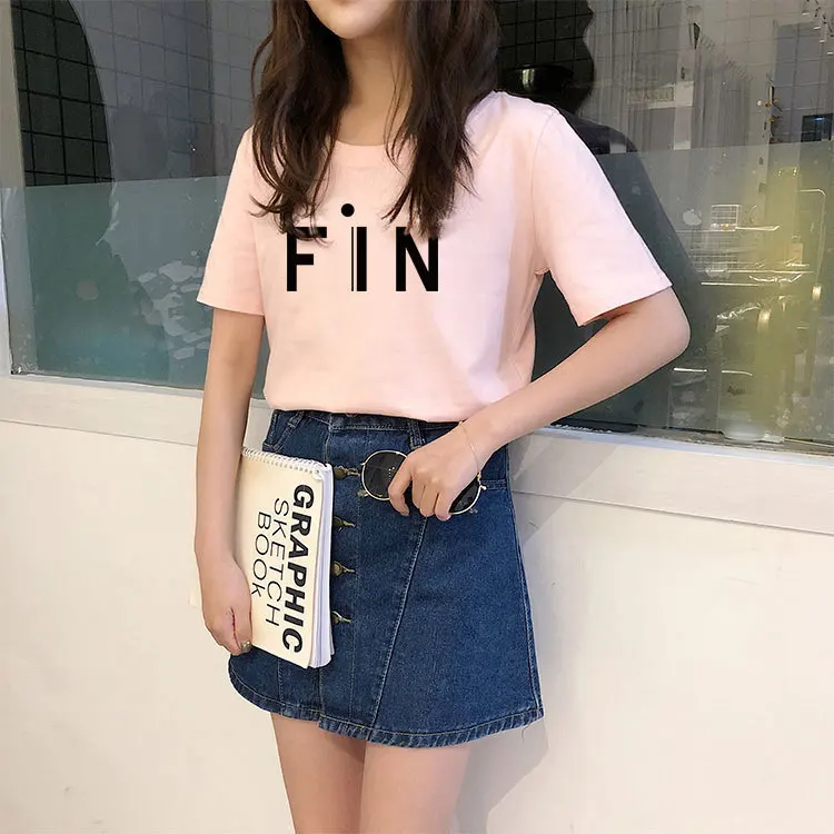 Летняя футболка с круглым вырезом и буквенным принтом белого розового цвета