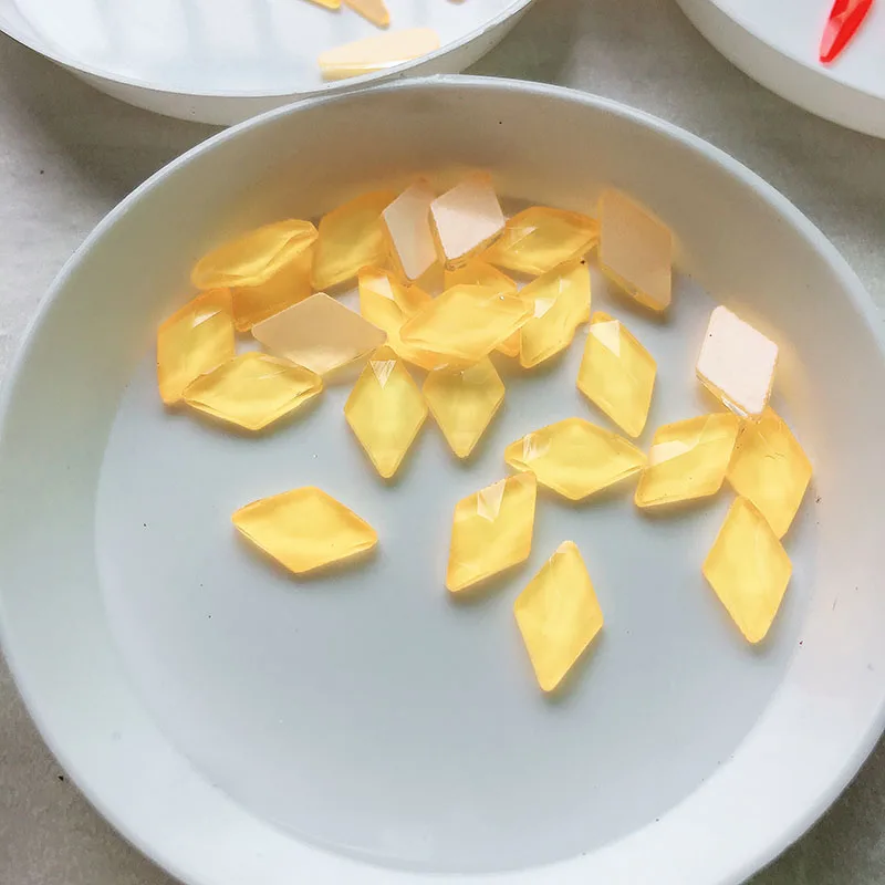 Rhombus Yellow Флуоресцентный мокко Стразы для ногтей со стразами для дизайн ногтей стекло разные формы ювелирные изделия с бриллиантами декоративный камень для ногтей украшения для маникюра 30 шт./лот - Цвет: Rhombus Yellow