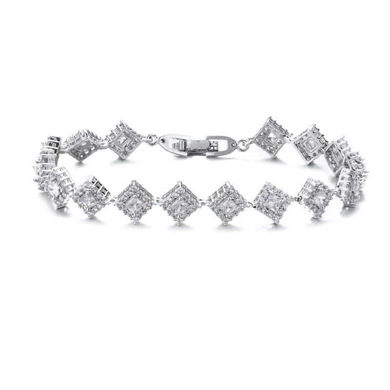 

Bettyue Fashion Classic Geometry Shape With Cubic Zircon Elegant Bracelet Female Shiny Decoration In Party Dainty Bangle