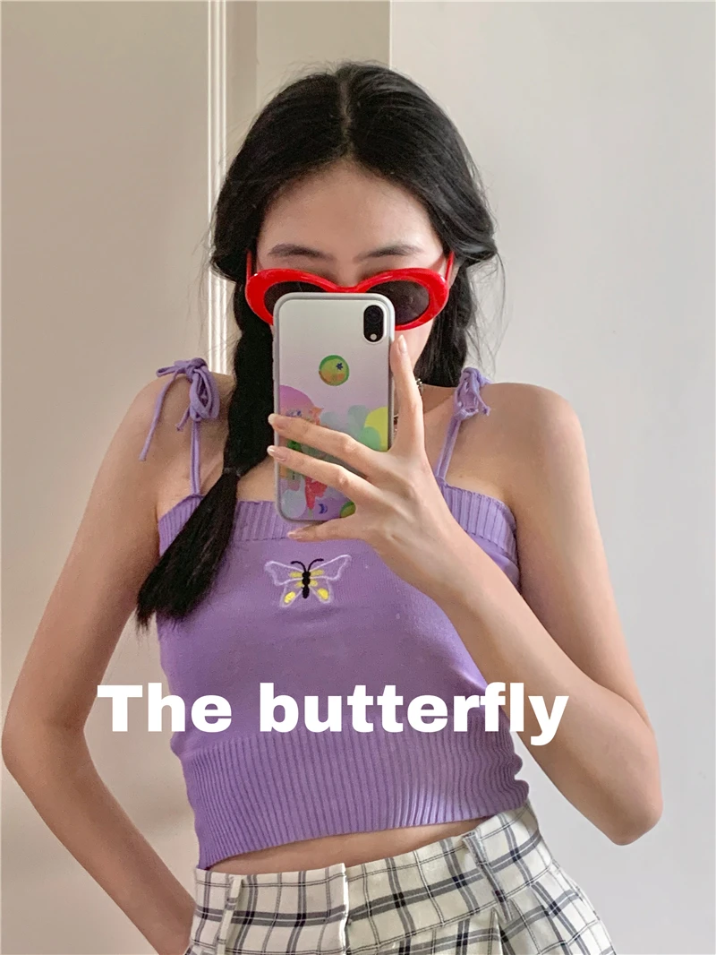 Женский трикотажный жилет с вышивкой бабочки