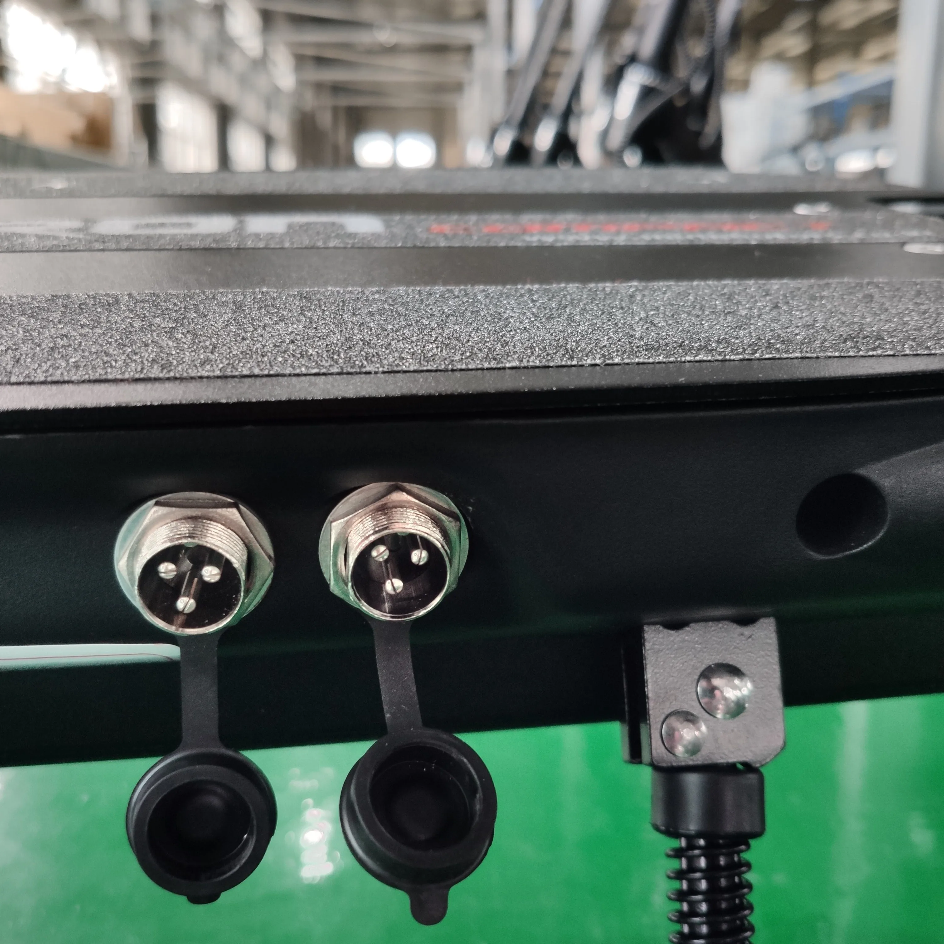 Зарядное устройство dualtron electric scooter с портом подключения дополнительной батареи |