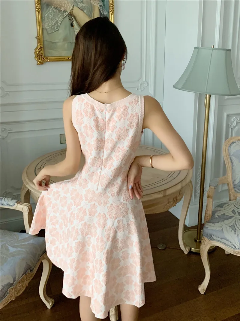 Женское жаккардовое платье без рукавов абрикосовое ТРАПЕЦИЕВИДНОЕ Бандажное из