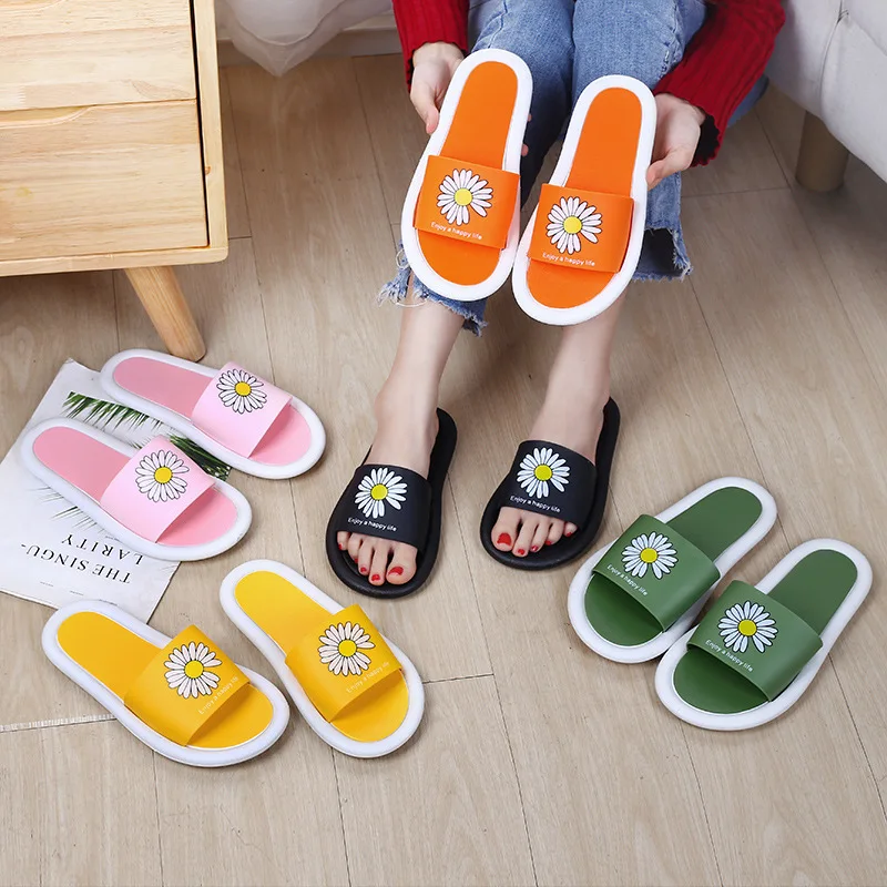 Женские шлепанцы на плоской подошве летние Нескользящие с рисунком медведя для