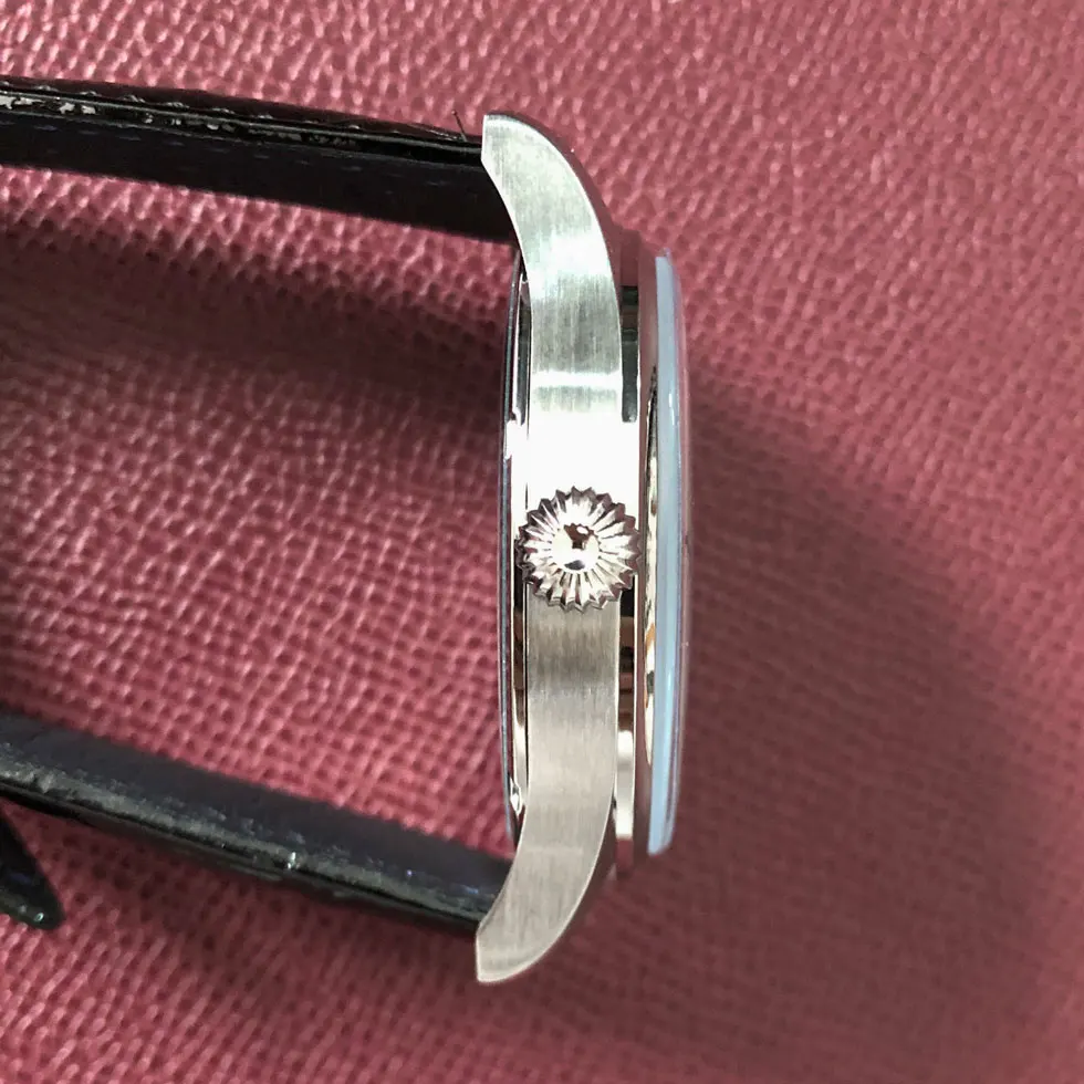 Мужские механические часы с ручным передвижением идеальная перспектива