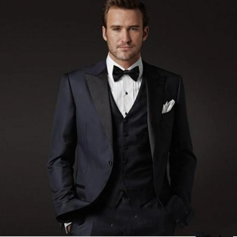 Темно синий мужской костюм свадебный смокинг с лацканами острыми углами
