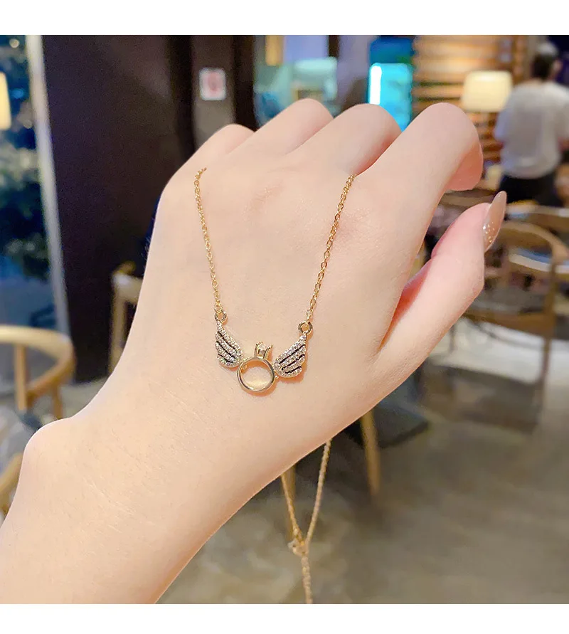

2020 Trendy Pendant Steel Necklace Little Wings Party Women's Fashion Personality Zircon Exquisite Super Flash Clavicle Chain