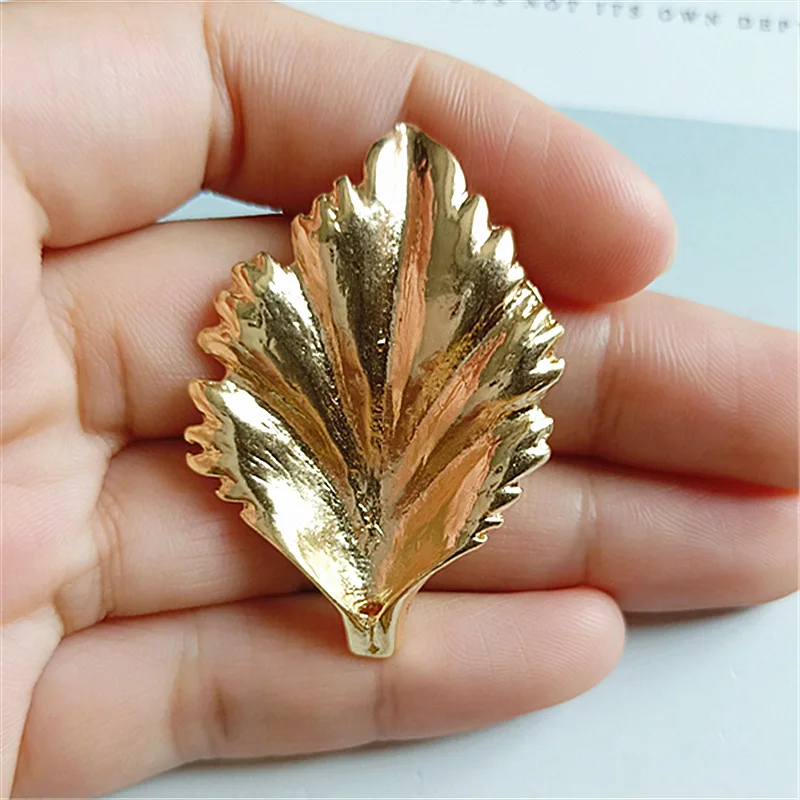 

20pcs/lot Fashion Gold Color Leaf Hollow Leaves Charms Pendant For Necklace wedding Jewelry brooch Accessories
