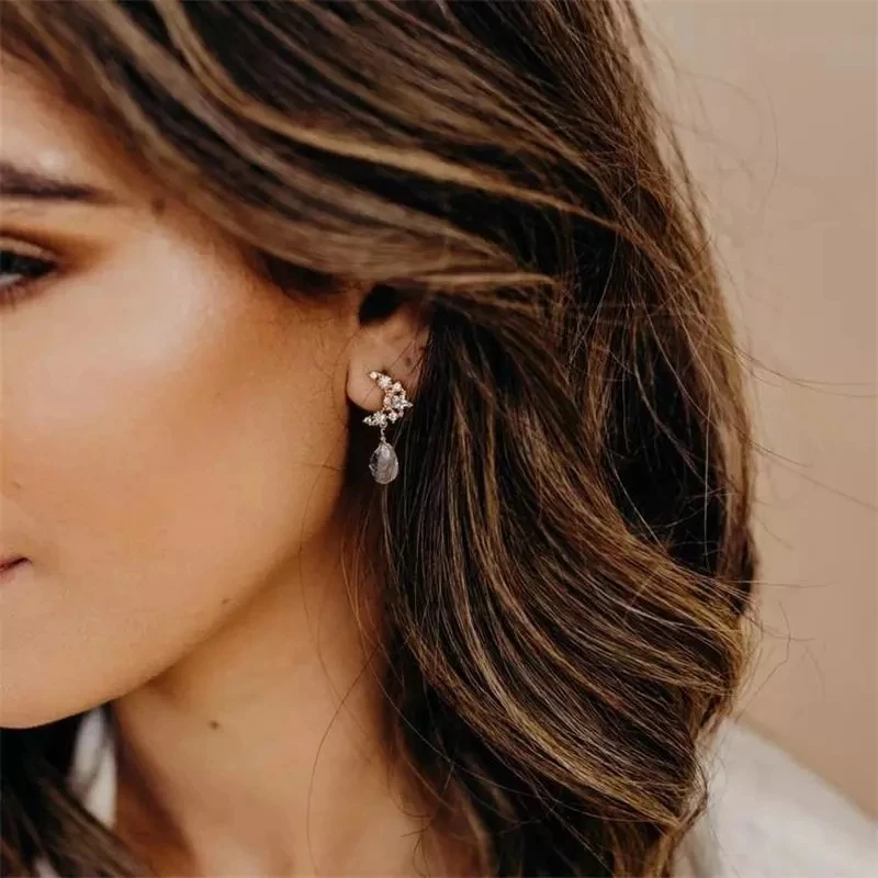 

Fashion Crescent Shaped Inlaid Zircon Earrings White Crystal Pendant Boho Style Women's Wedding Party Jewelry