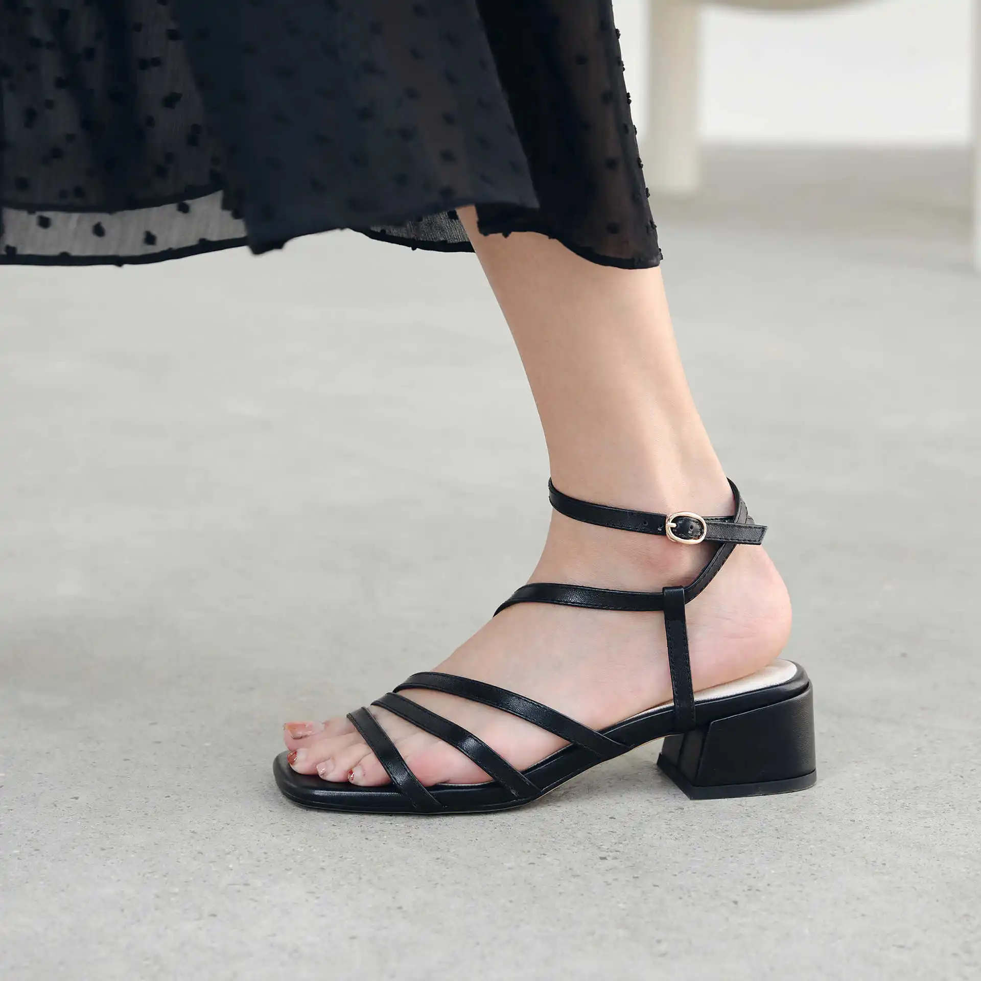 

2020 summer new open toe button sandals thick heel color matching square snake leather sandals