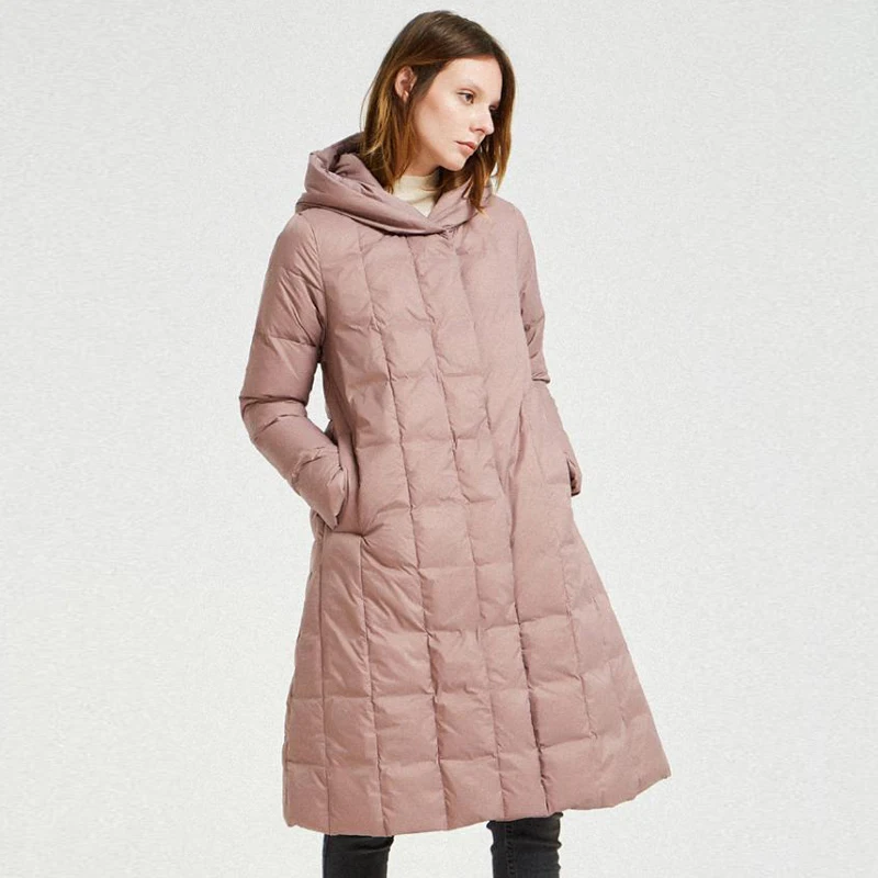 Куртка женская зимняя черная на гусином пуху с капюшоном и длинным рукавом